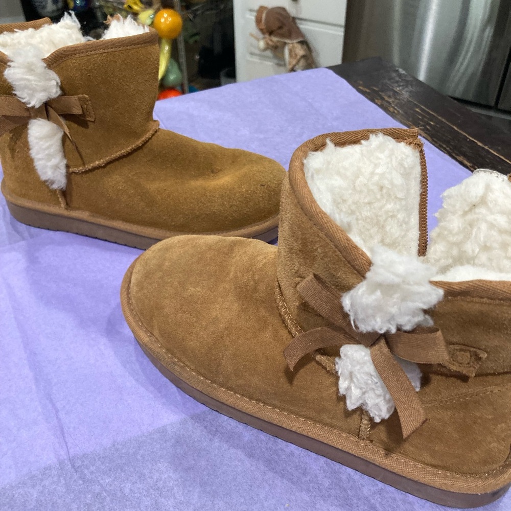 UGG Koolaburra Tan Kids shoes with Bow